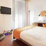 Petit Palace Plaza Hotel