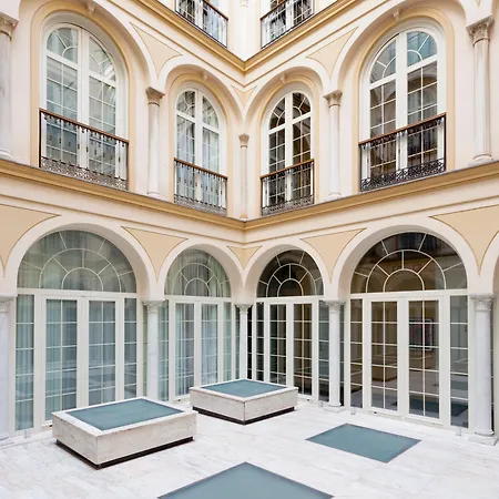 Hotel Petit Palace Plaza