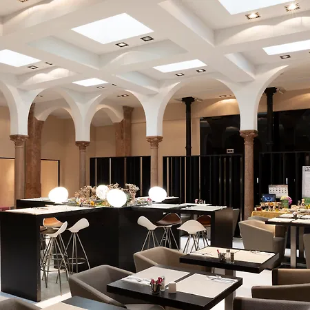 Petit Palace Plaza מלון מאלגה