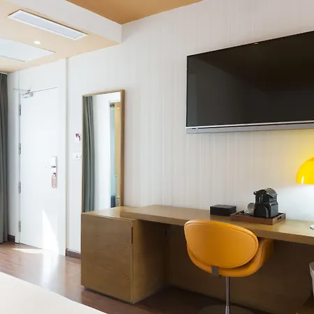 Hotell Petit Palace Plaza 4*