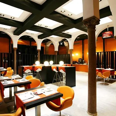 Petit Palace Plaza Hotel