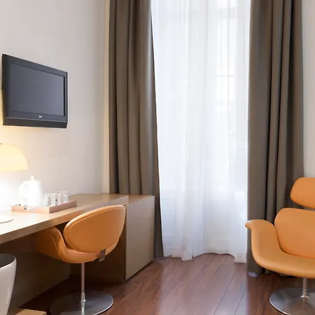 Hotel Petit Palace Plaza 4*