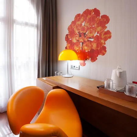 Petit Palace Plaza Hotel 4*